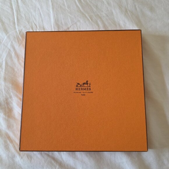 Hermès Petit Main Silk Scarf Carre 90 Red Boxed Authenticated Paris Vintage - Picture 6 of 16